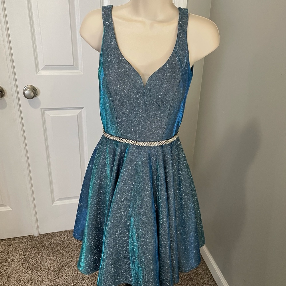 Fit and flare blue sparkly homecoming/formal/prom DRESS with pockets size small